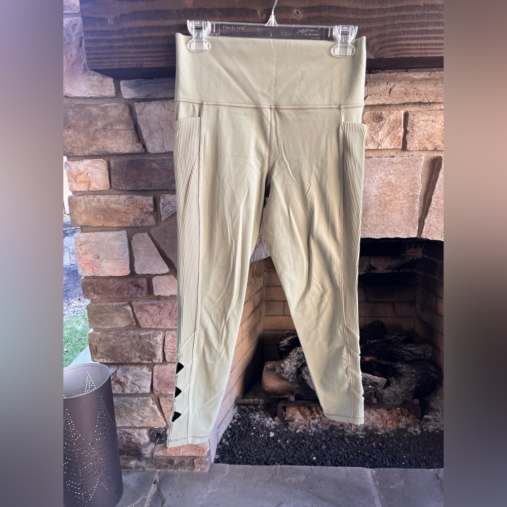 Athleta Salutation Stash Pocket Cut Out 7/8 Green/Olive Leggings Medium